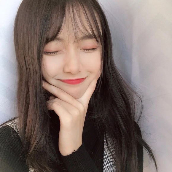 粉嫩清新深沉时尚女生头像