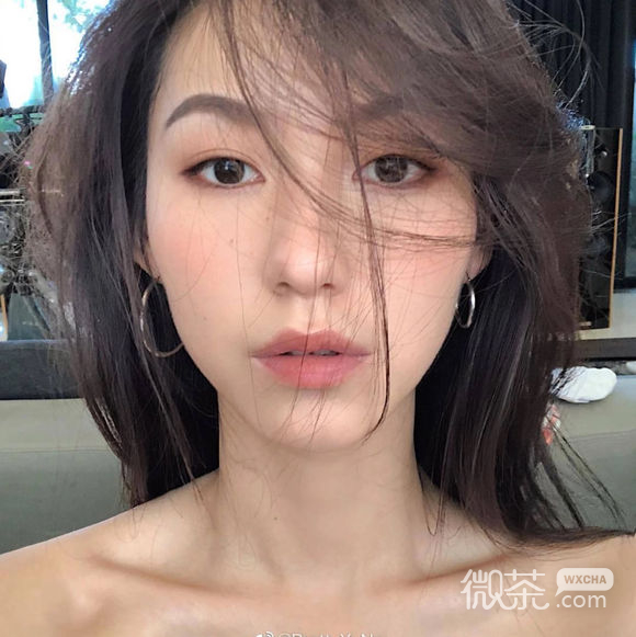 深沉时尚长发女生头像