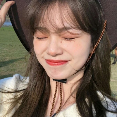 唯美好看的微信戴帽子女生头像