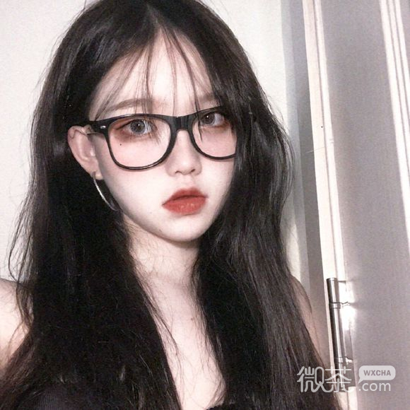 阳光简约时尚性感女生头像