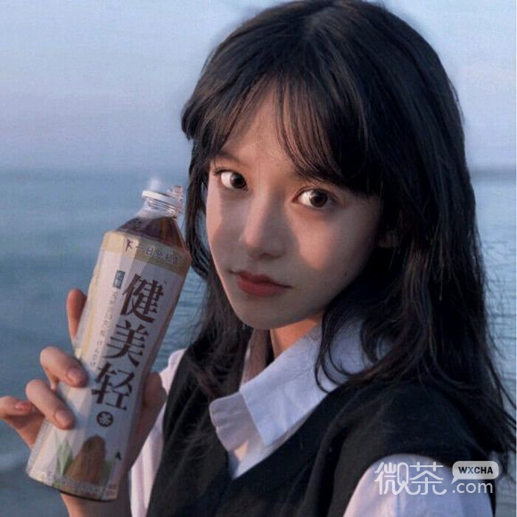 阳光简约时尚性感女生头像