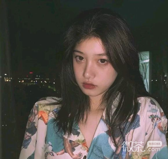 阳光简约时尚性感女生头像