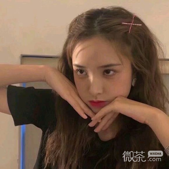 阳光简约时尚性感女生头像