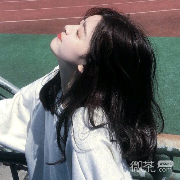 阳光简约时尚性感女生头像