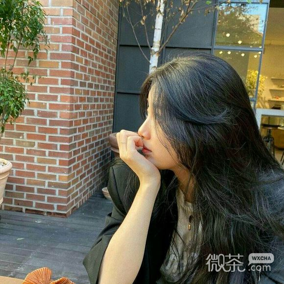 阳光简约时尚性感女生头像