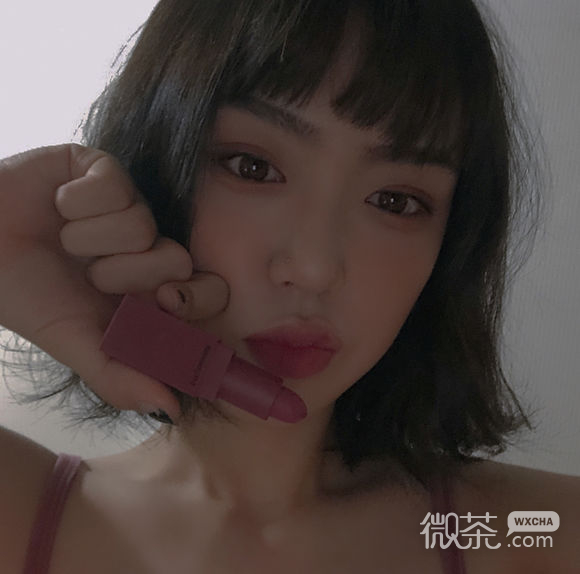 深沉洒脱女生头像