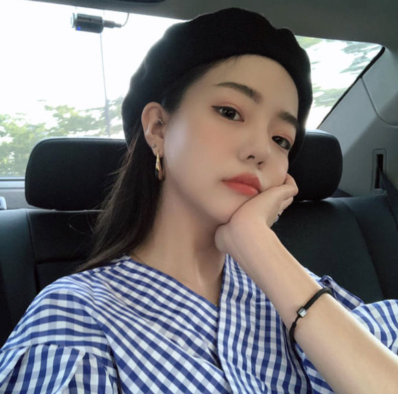 深沉洒脱女生头像