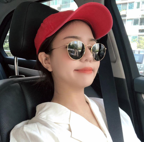 深沉洒脱女生头像