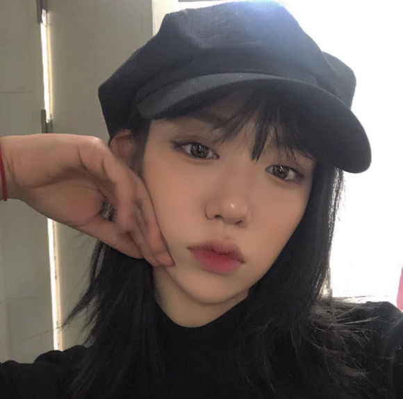 深沉洒脱女生头像