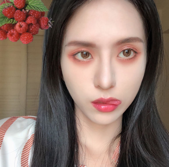 深沉洒脱女生头像