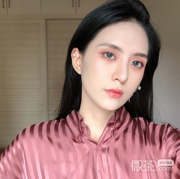 深沉洒脱女生头像