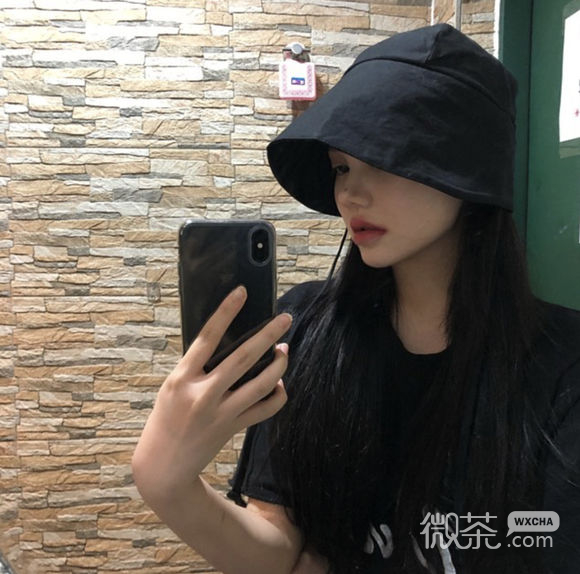简洁冷酷时尚女生头像