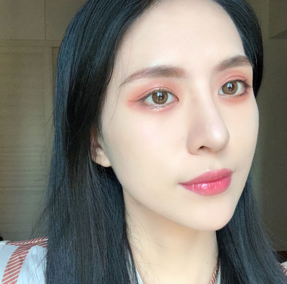 深沉洒脱女生头像