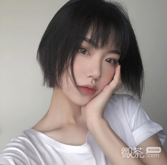 深沉洒脱女生头像