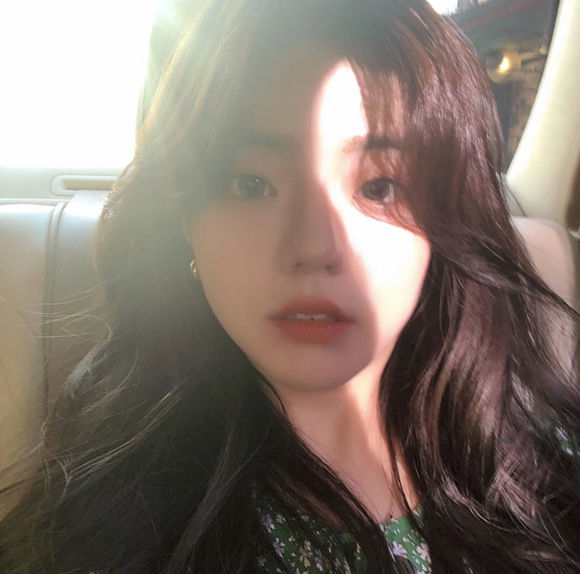 深沉洒脱女生头像