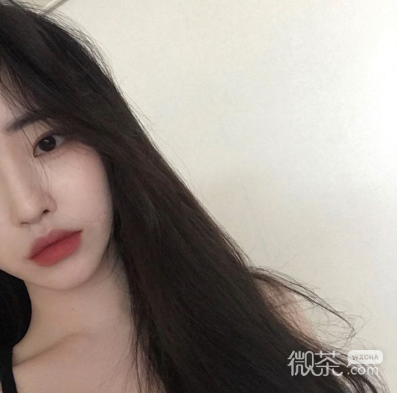 简洁冷酷时尚女生头像