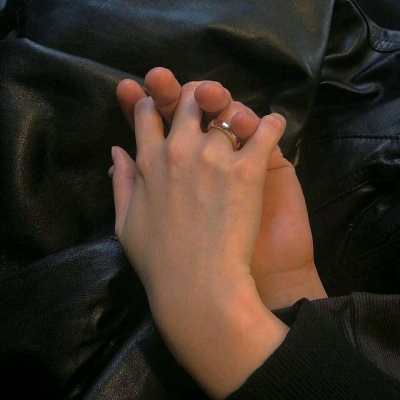 唯美好看的微信男女手牵手头像