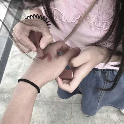 唯美好看的微信男女手牵手头像