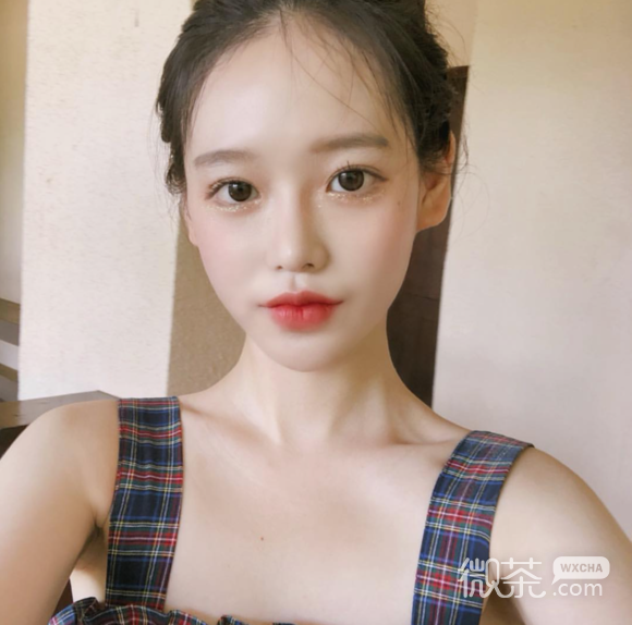 深沉时尚性感女生头像