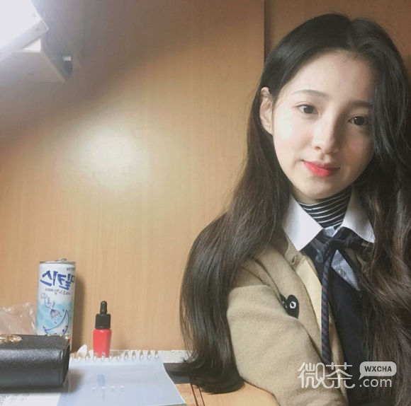 深沉时尚性感女生头像
