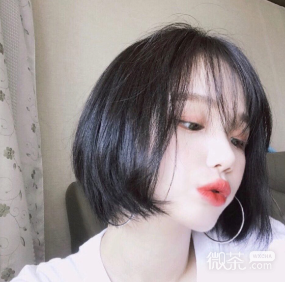 深沉时尚性感女生头像