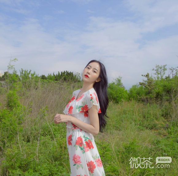 深沉时尚性感女生头像