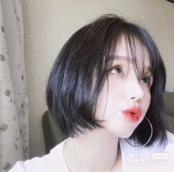 深沉时尚性感女生头像