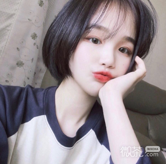 深沉时尚性感女生头像