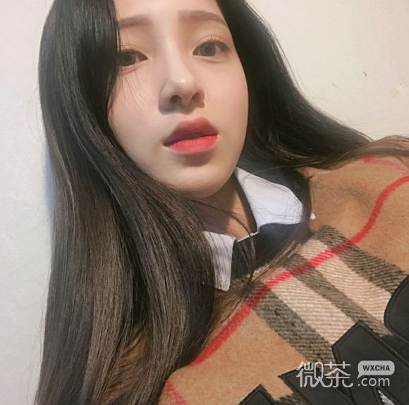 深沉时尚性感女生头像