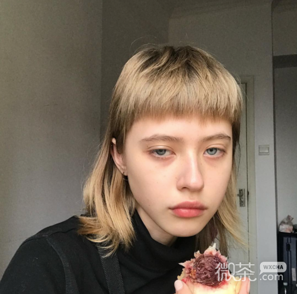 深沉时尚性感女生头像