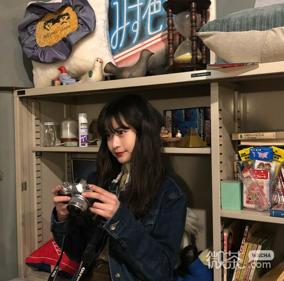 成熟漂亮长发女生头像