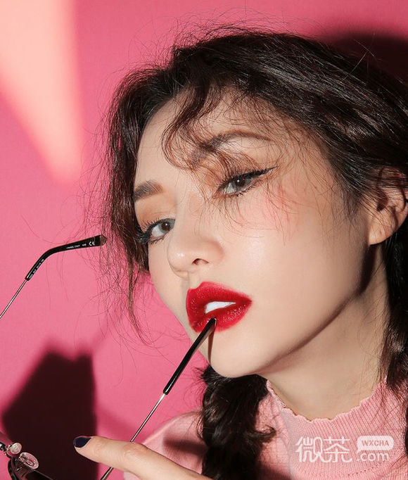 可爱阳光冷酷长发女生头像