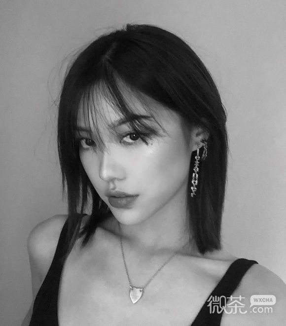 可爱阳光冷酷长发女生头像