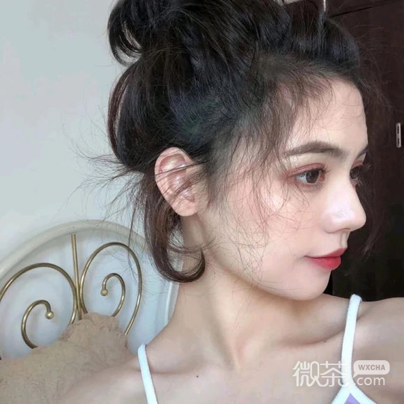 可爱阳光冷酷长发女生头像