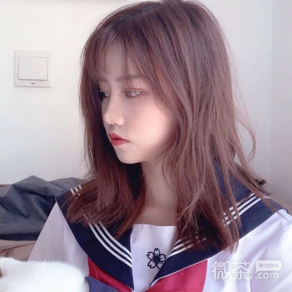 俏皮阳光时尚女生头像