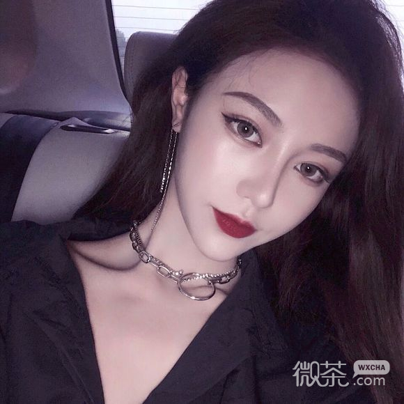 俏皮阳光时尚女生头像