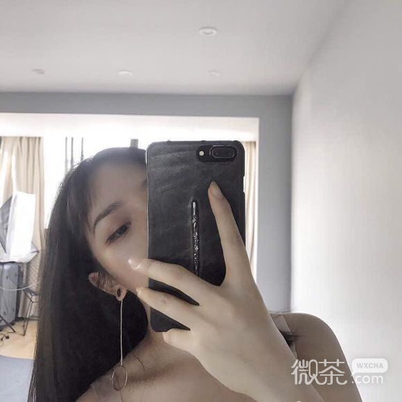 俏皮阳光时尚女生头像