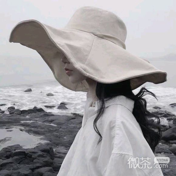 俏皮阳光时尚女生头像
