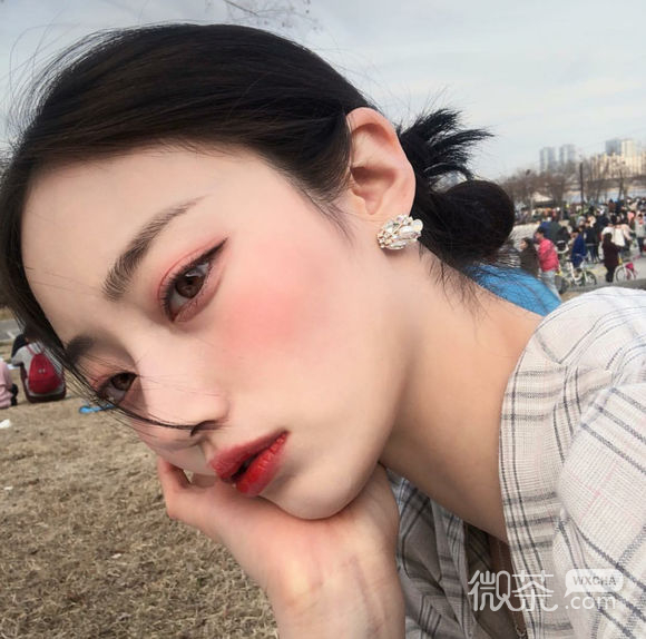 深沉性感女生头像