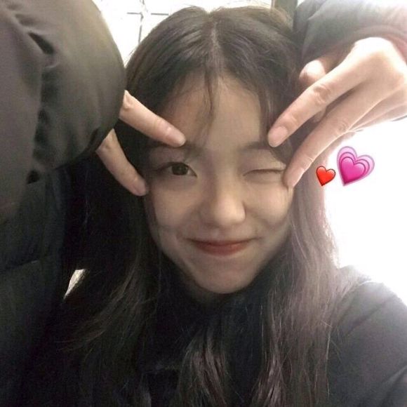 高冷时尚傲娇女生头像