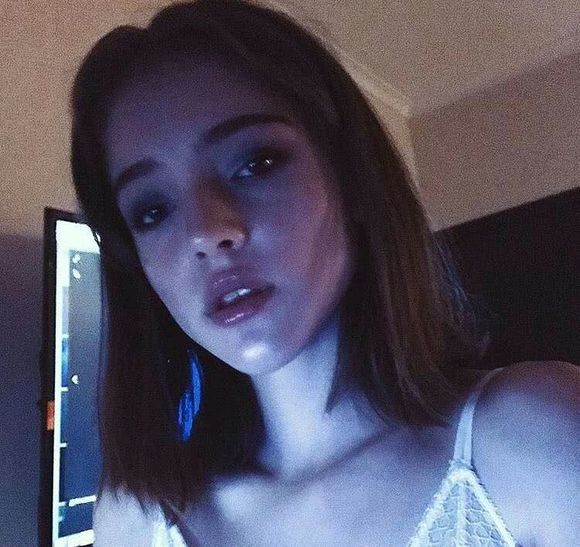 高冷时尚傲娇女生头像