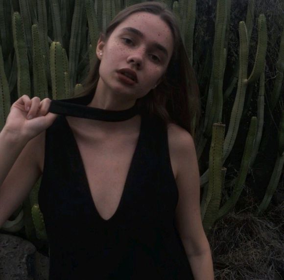 高冷时尚傲娇女生头像