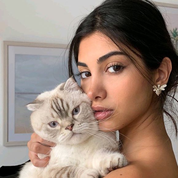 高冷时尚傲娇女生头像