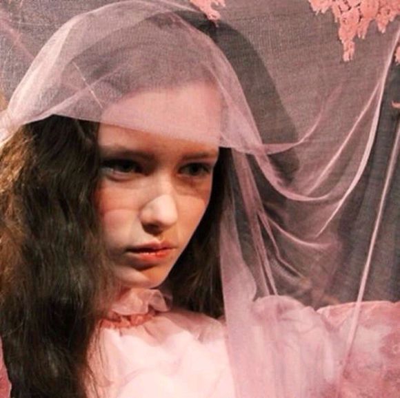 高冷时尚傲娇女生头像