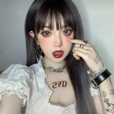 霸气超拽的微信染发女生头像