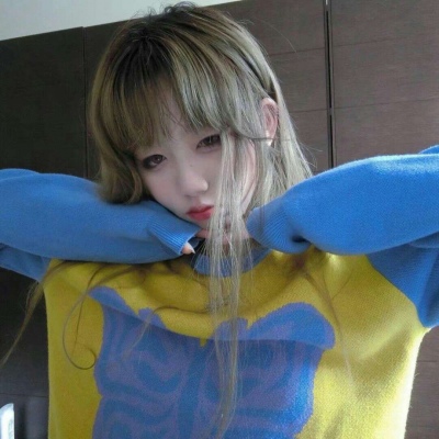 霸气超拽的微信染发女生头像