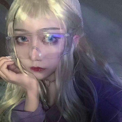 霸气超拽的微信染发女生头像