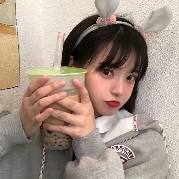 高冷成熟时尚女生头像