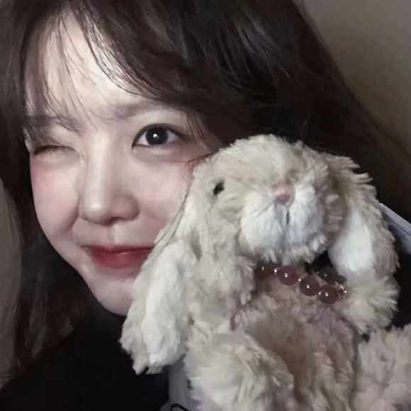 高冷成熟时尚女生头像