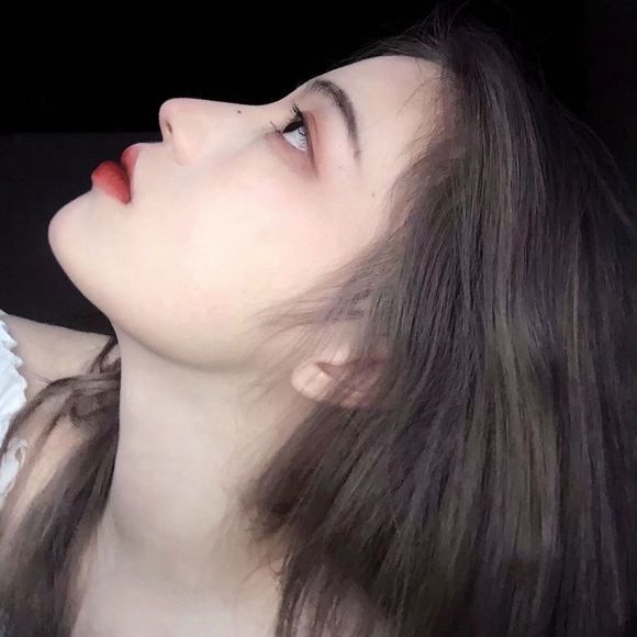 高冷成熟时尚女生头像